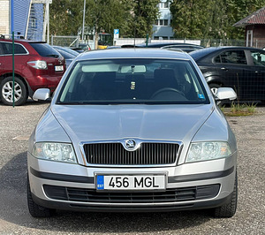 SKODA OCTAVIA (1 foto / 7)