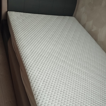 Кровать с ящиком для белья 140*200