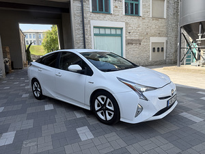 Toyota Prius (1 фото из 12)