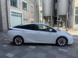 Toyota Prius (5 фото из 12)