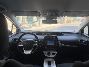 Toyota Prius (10 фото из 12)