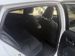 Toyota Prius (11 фото из 12)