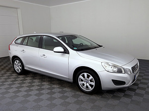 Volvo V60 Momentum 1.6 D4 84kW (1 foto / 8)
