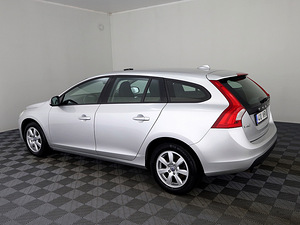 Volvo V60 Momentum 1.6 D4 84kW (4 foto / 8)