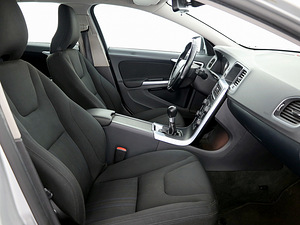 Volvo V60 Momentum 1.6 D4 84kW (6 foto / 8)