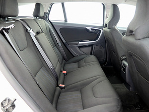 Volvo V60 Momentum 1.6 D4 84kW (7 foto / 8)