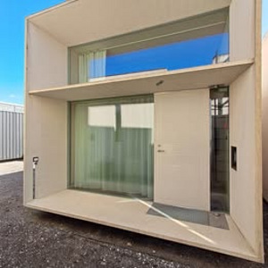 Loft-tüüpi betoonist minimaja (3 foto / 10)