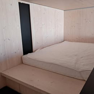 Loft-tüüpi betoonist minimaja (6 foto / 10)