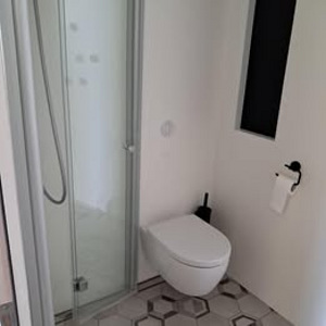 Loft-tüüpi betoonist minimaja (8 foto / 10)
