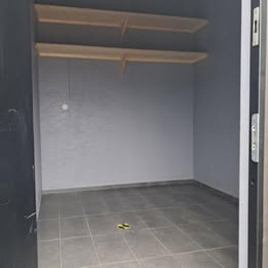 Туалетный модуль с подсобным помещением (3 фото из 8)