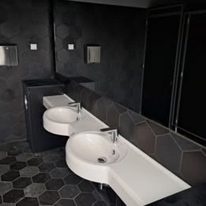 Туалетный модуль с подсобным помещением (5 фото из 8)