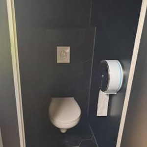 Туалетный модуль с подсобным помещением (6 фото из 8)