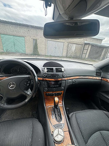 MERCEDES-BENZ E 220 CDI (7 фото из 8)