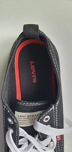 Uued tennised Levi's, suurus 42 (3 foto / 3)