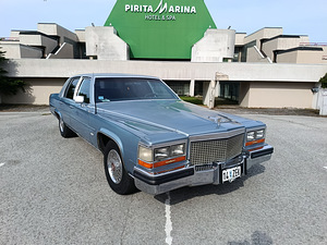 Cadillac Brougham (1 фото из 11)