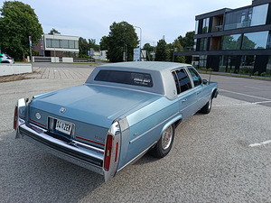 Cadillac Brougham (3 фото из 11)