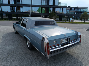 Cadillac Brougham (5 фото из 11)
