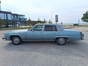 Cadillac Brougham (6 фото из 11)