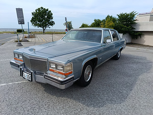 Cadillac Brougham (7 фото из 11)