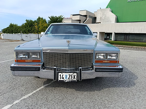 Cadillac Brougham (8 фото из 11)