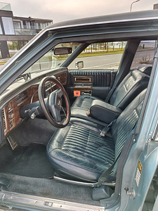 Cadillac Brougham (9 фото из 11)