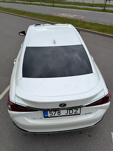 Auto Lexus ES300h (6 foto / 13)