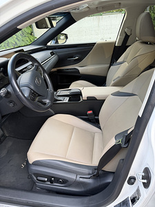 Auto Lexus ES300h (7 foto / 13)
