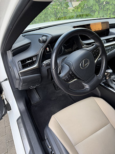 Auto Lexus ES300h (9 foto / 13)
