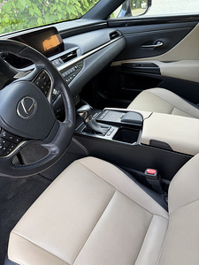Auto Lexus ES300h (10 foto / 13)