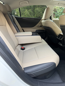 Auto Lexus ES300h (12 foto / 13)