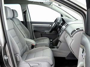 Volkswagen Touran Comfortline Facelift 1.9 TDI 77kW (6 фото из 8)