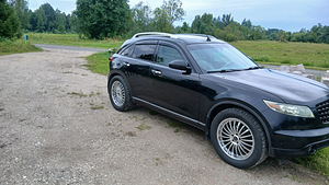 Väga võimas auto Infiniyi fx45 2005a (1 foto / 15)