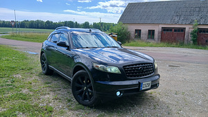 Väga võimas auto Infiniyi fx45 2005a (6 foto / 15)