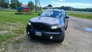 Väga võimas auto Infiniyi fx45 2005a (7 foto / 15)