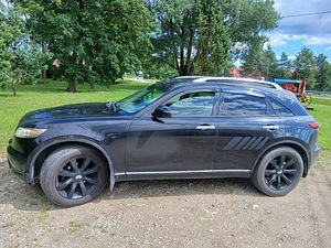 Väga võimas auto Infiniyi fx45 2005a (8 foto / 15)