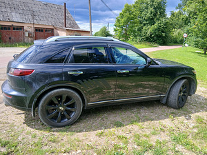 Väga võimas auto Infiniyi fx45 2005a (13 foto / 15)