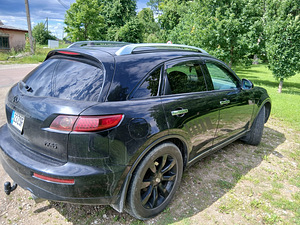 Väga võimas auto Infiniyi fx45 2005a (15 foto / 15)