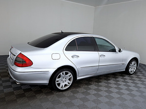 Mercedes-Benz E 320 Avantgarde Facelift ATM 3.0 CDI 165kW (3 фото из 7)