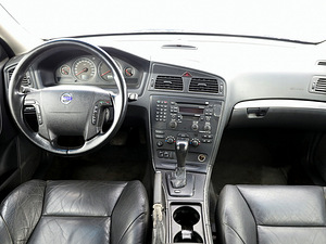 Volvo V70 Summum ATM 2.4 D5 120kW (5 foto / 7)