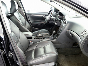 Volvo V70 Summum ATM 2.4 D5 120kW (6 foto / 7)