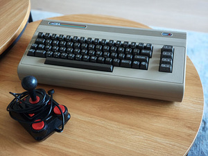 THEC64 Maxi (официальная реплика Commodore 64) (1 фото из 4)