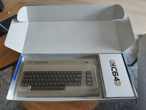 THEC64 Maxi (официальная реплика Commodore 64) (3 фото из 4)
