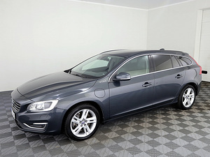 Volvo V60 Summum Hybrid Facelift ATM 2.4 162kW (2 foto / 8)