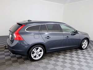 Volvo V60 Summum Hybrid Facelift ATM 2.4 162kW (3 foto / 8)