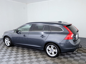 Volvo V60 Summum Hybrid Facelift ATM 2.4 162kW (4 foto / 8)
