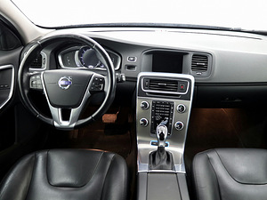 Volvo V60 Summum Hybrid Facelift ATM 2.4 162kW (5 foto / 8)