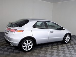 Honda Civic Elegance ATM 1.8 103kW (3 foto / 7)