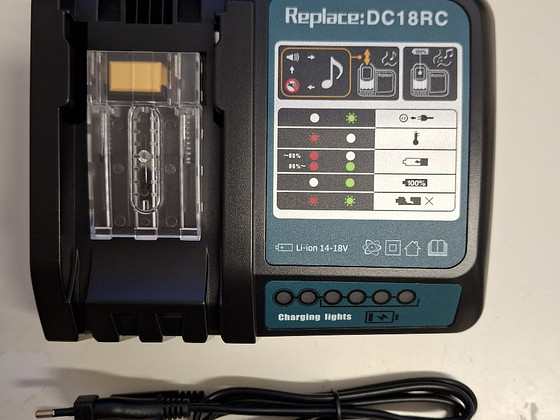 Быстрое зарядное устройство Makita DC18RC (аналог) 14,4V–18V