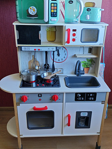 Laste puidust mänguköök valgustuse ja heliefektidega (1 foto / 10)