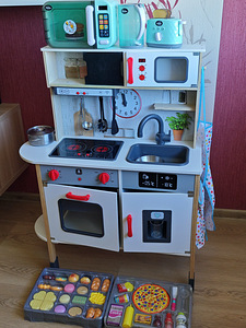 Laste puidust mänguköök valgustuse ja heliefektidega (5 foto / 10)